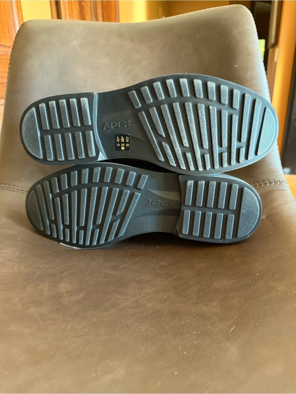Apex Lexington Brown Pebbled Leather Shoes Size 8.5 Wide